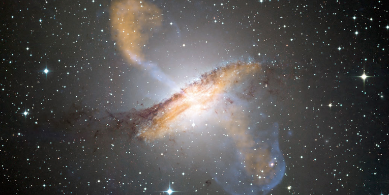 Galaxy Closeup Reveals Best-Ever Snapshot of Black Hole Jets
