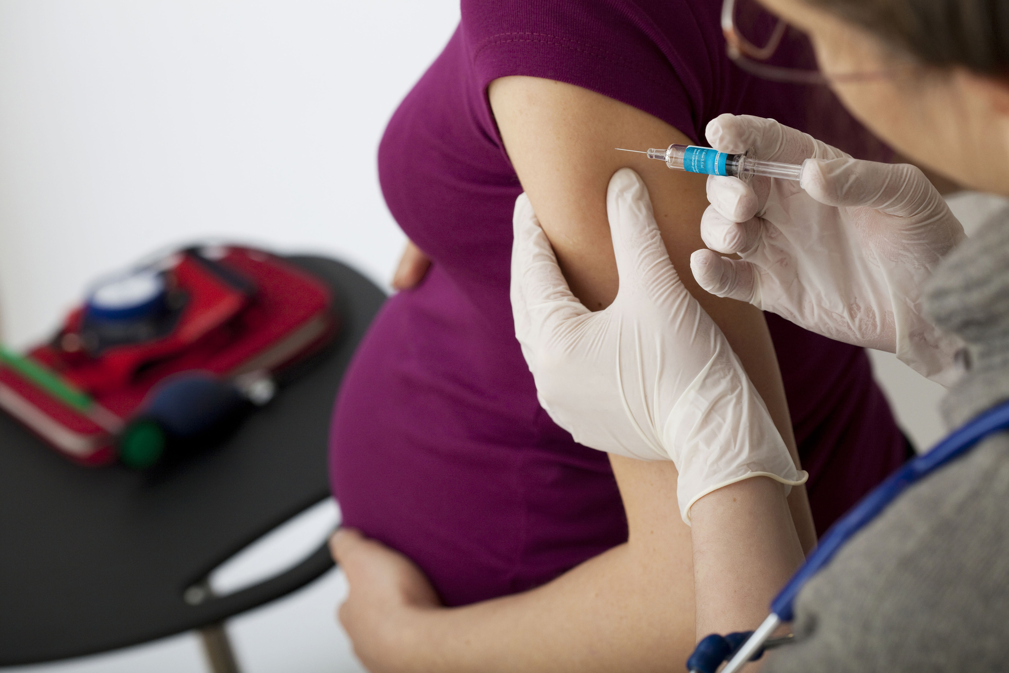 There is no evidence that flu vaccines cause miscarriages