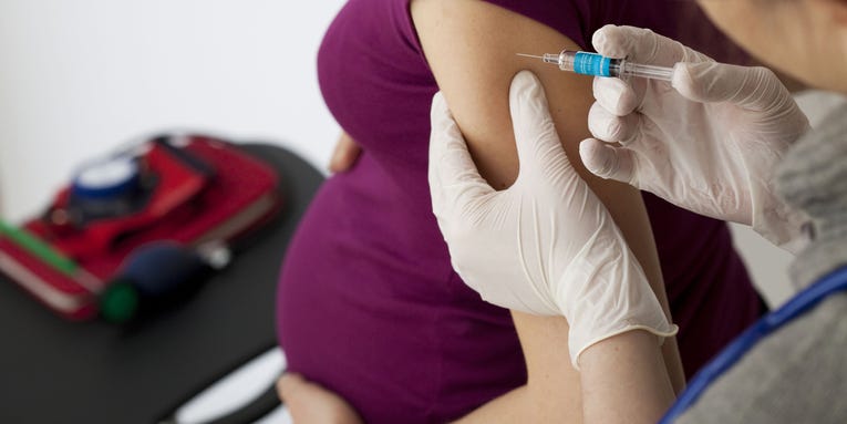 There is no evidence that flu vaccines cause miscarriages