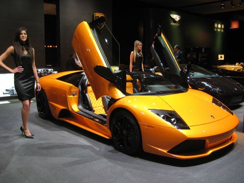 Here are some more beauties, this time framing an equally sexy Lamborghini Murcielago.