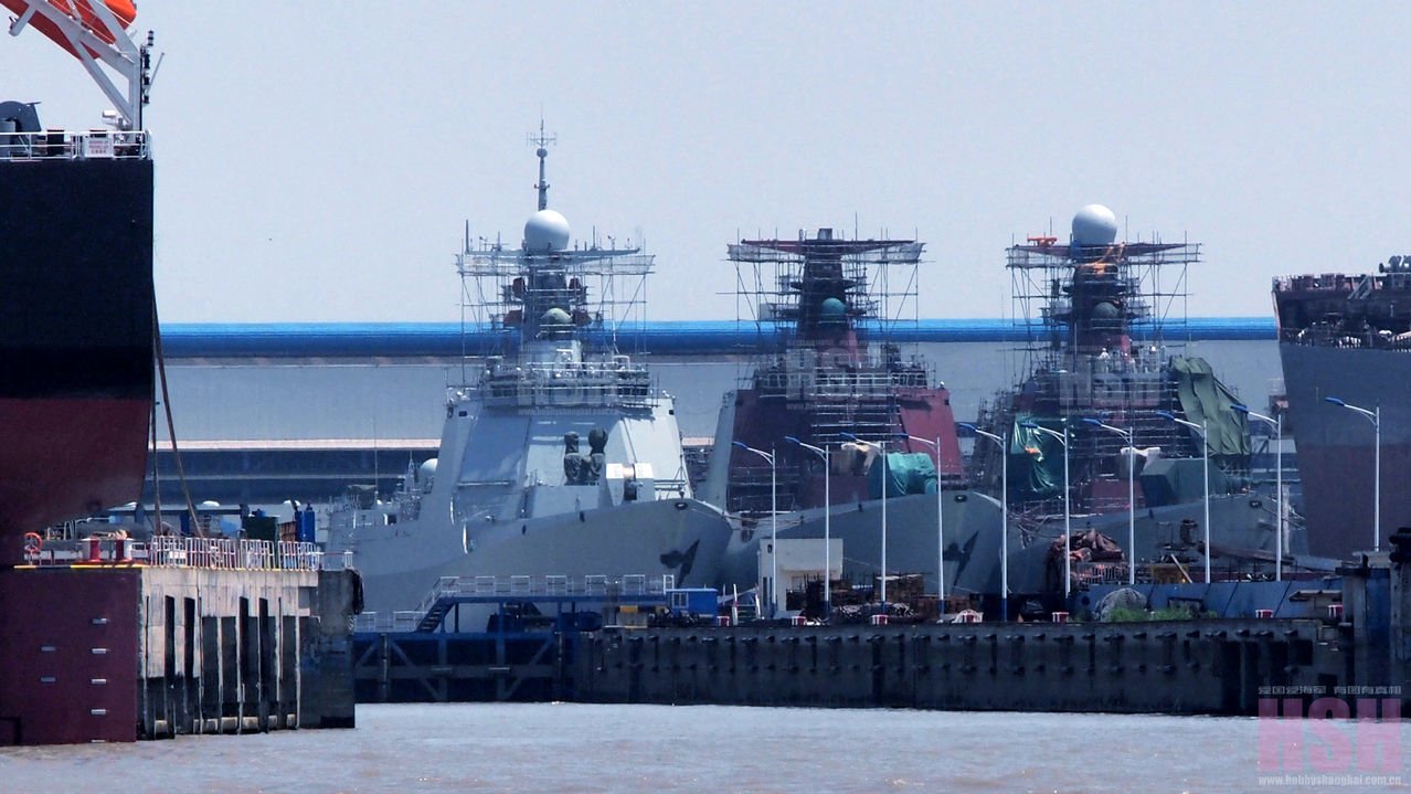 New Chinese 052D Destroyers, 3 In A Row At A Shipyard