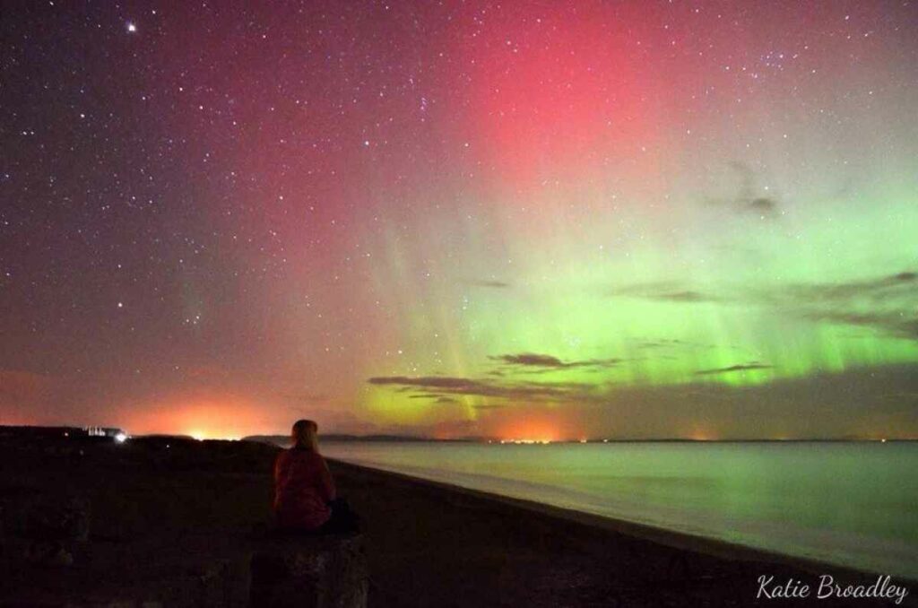 <a href="https://twitter.com/VirtualAstro/">@VirtualAstro</a> has been collecting the best photos of the Aurora Borealis and posting them on Twitter. Surprise! They're stunning. <em>From February 28, 2014</em>