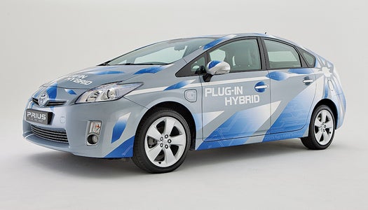 <strong>POWERTRAIN:</strong> Plug-in hybrid<br />
<strong>RANGE:</strong> Up to 13 miles electric-only; after that, standard hybrid drive<br />
<strong>DUE OUT:</strong> 150 cars in the u.s. this year