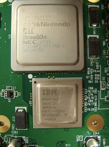 A closer look at the main chipset (after removing the thermal grease). The codenames are stamped on the surface