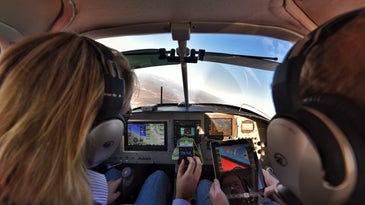 Watch An iPad Land An Airplane [Exclusive]