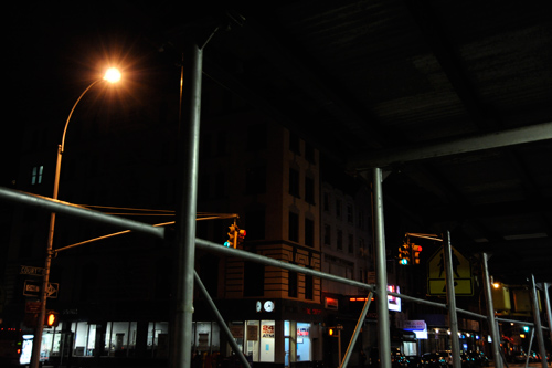 D-Lighting<br />
A dark Brooklyn street corner
