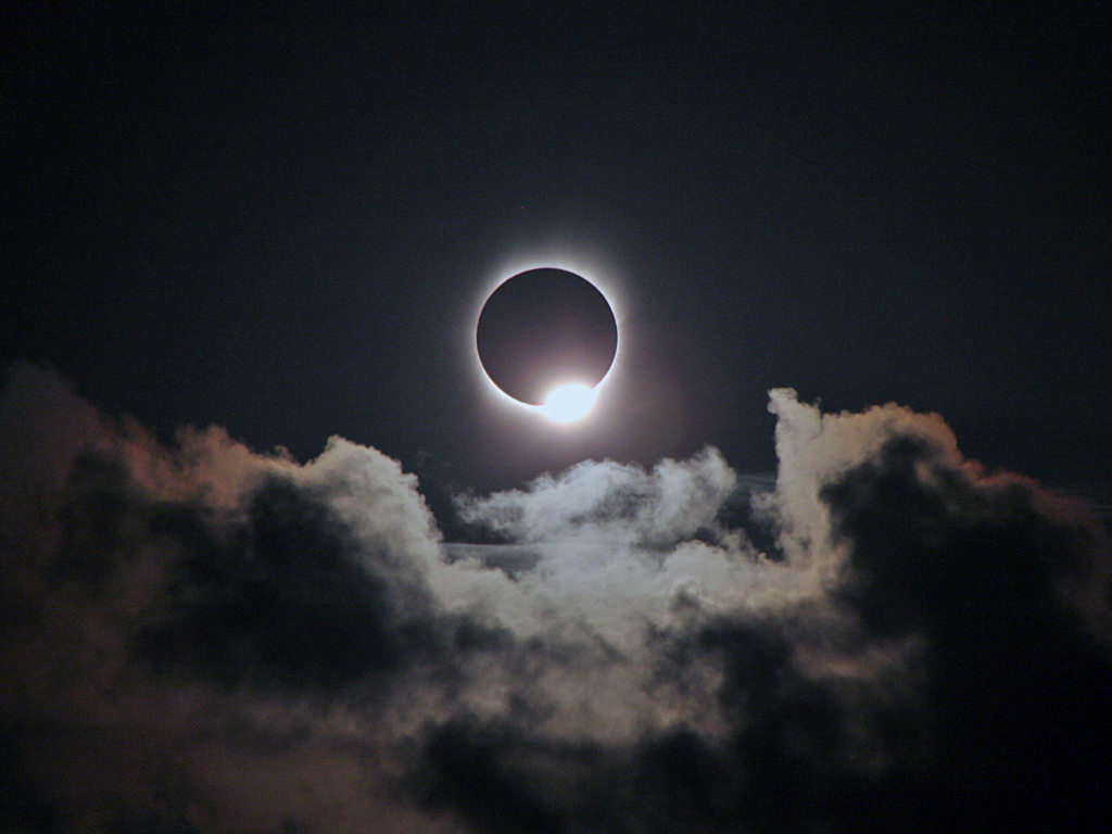 Skygazers in Australia Treated to Solar Eclipse Featuring 'Diamond Rin –  Beeghly & Co.