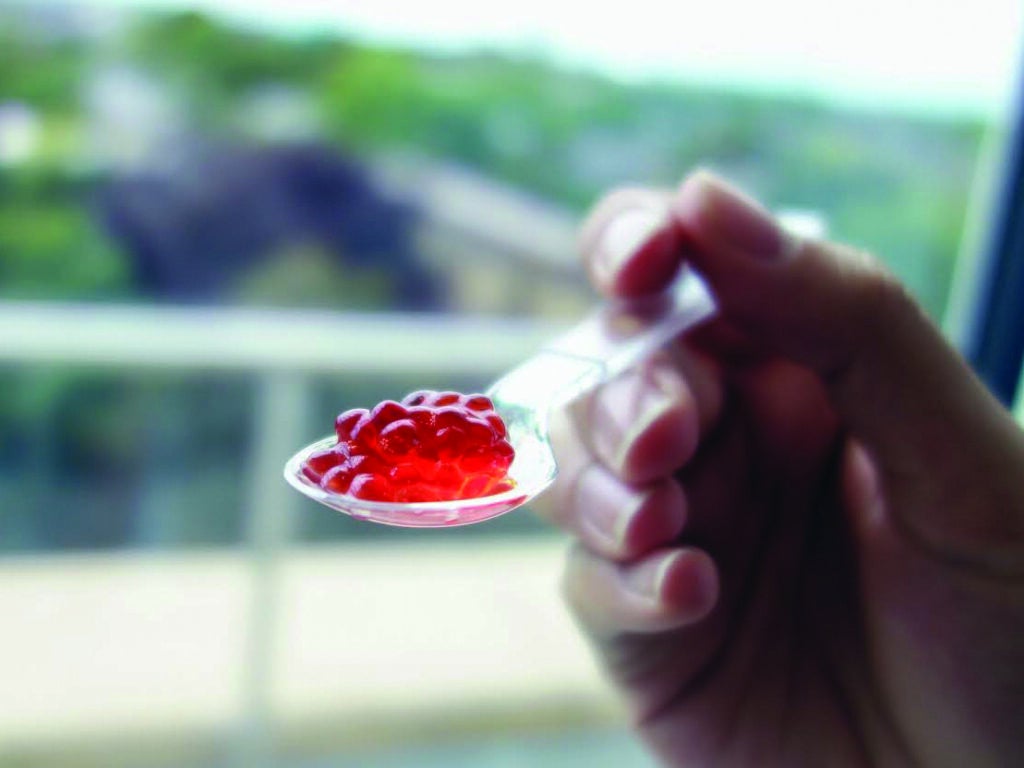 This doesn’t aim for traditional foods. Instead, it prints “bespoke fruits” in natural shapes, textures, and tastes. It drips flavored liquid into calcium salt, which then forms in gelatinous fruit-shaped clusters, such as a raspberry.