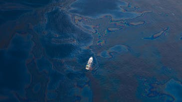 To Clean Up Oil Spills, Magnetize The Oil First