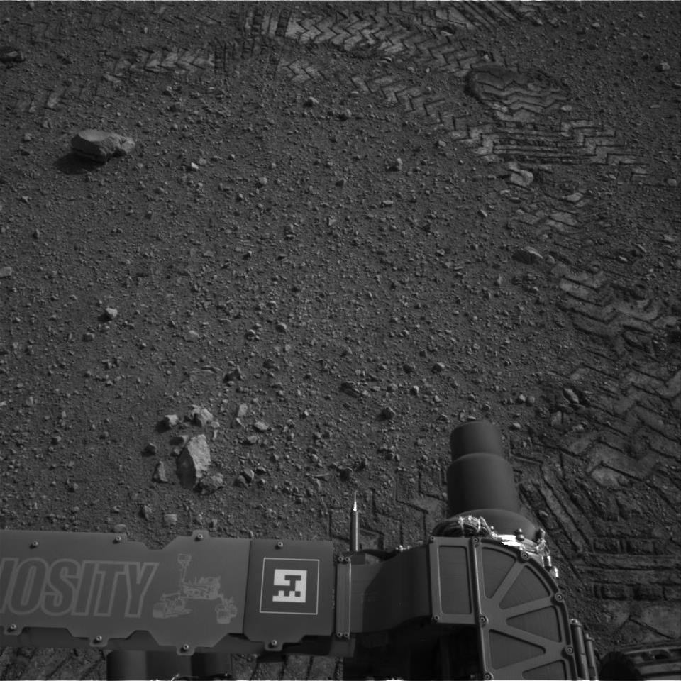 Mars Rover Curiosity Successfully Makes Its First Test-Drive