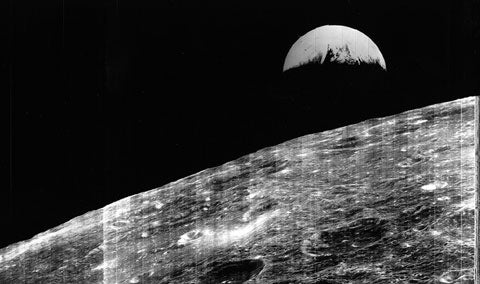 A high-image taken by an <em>Orbiter</em> craft, the first clear picture of the Earth as seen from the moon.