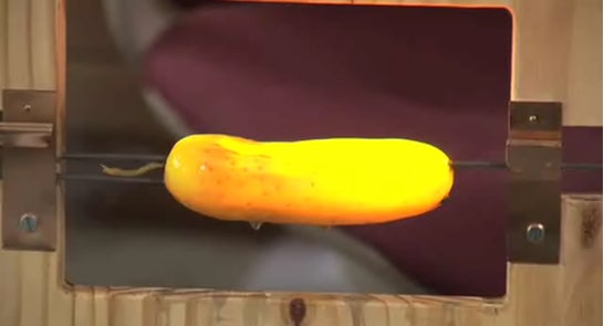 Video: MIT Scientist Explains How OLEDs Work, Using a Glowing Pickle