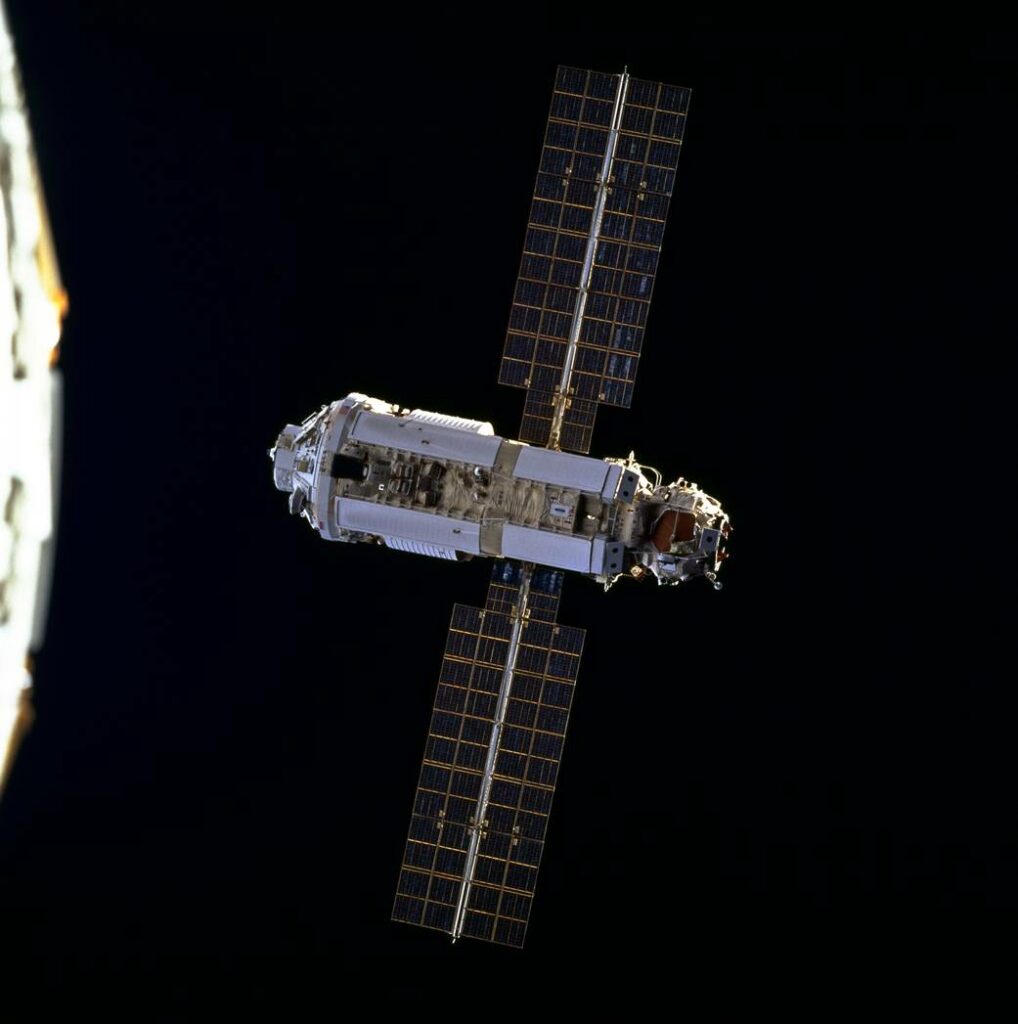 ISS Assembly Mission 1 A/R in orbit