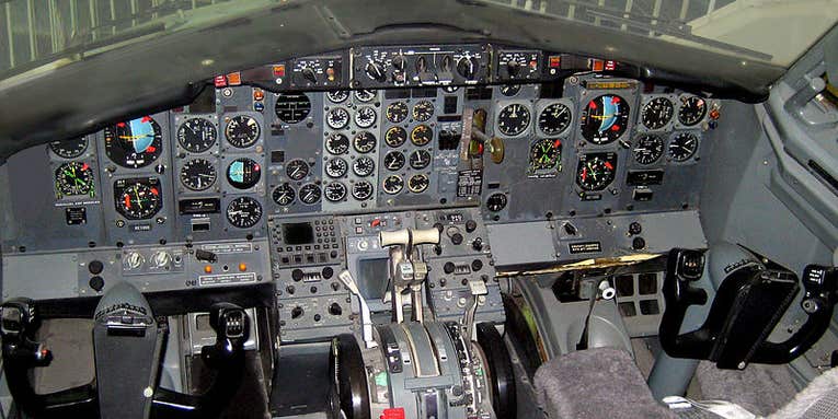 Video: A DIY Flight Simulator Built in the Nose of a Real Boeing 737