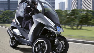 Riding in the Rain: Peugeot HYmotion3 Compressor Concept
