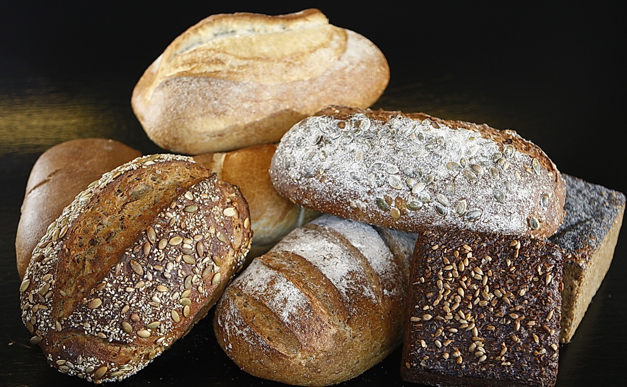 Is whole wheat bread better than white? That may depend on your gut bacteria.