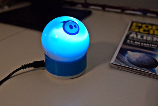 Video: Hands-On With the Sphero Robotic Ball (Slash Cat’s Dream Toy)