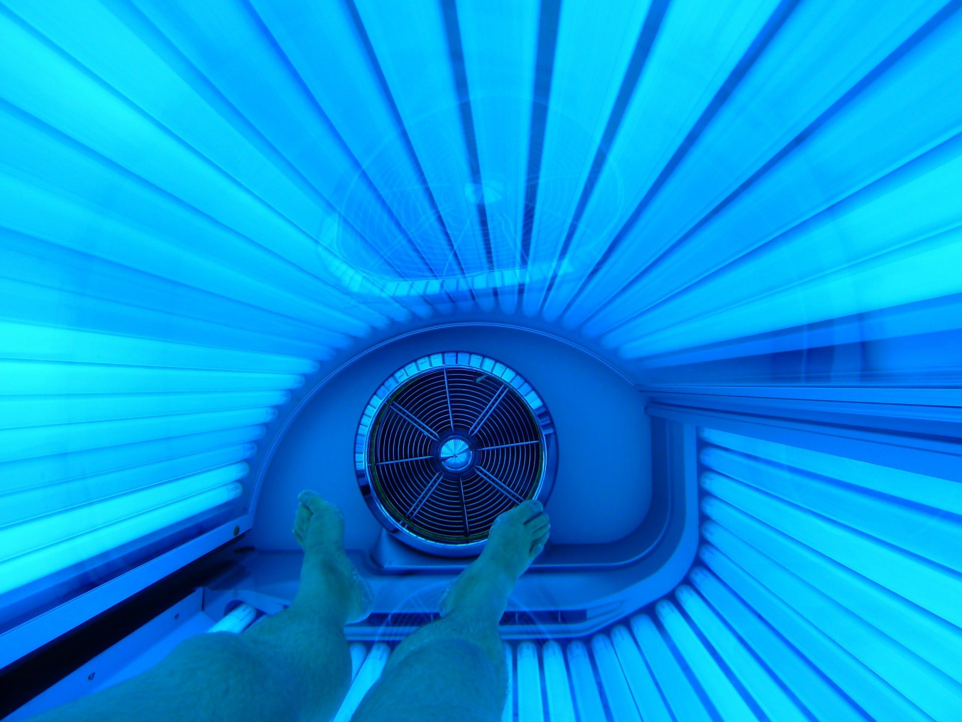 The Tanning Bed In Your Gym Is Worrying, Do Tanning Beds Have A Weight Limit