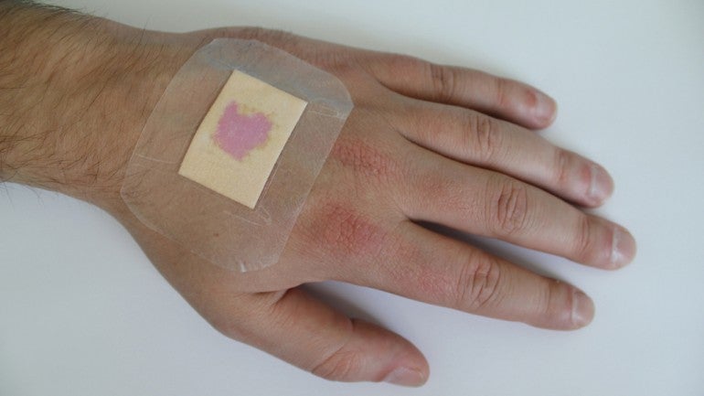 Bandage Changes Color to Indicate State of Wound Underneath