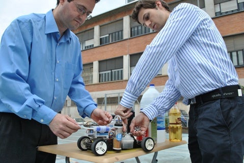 Video: Remote-Controlled Car That Runs on Aluminum Soda Can Tabs