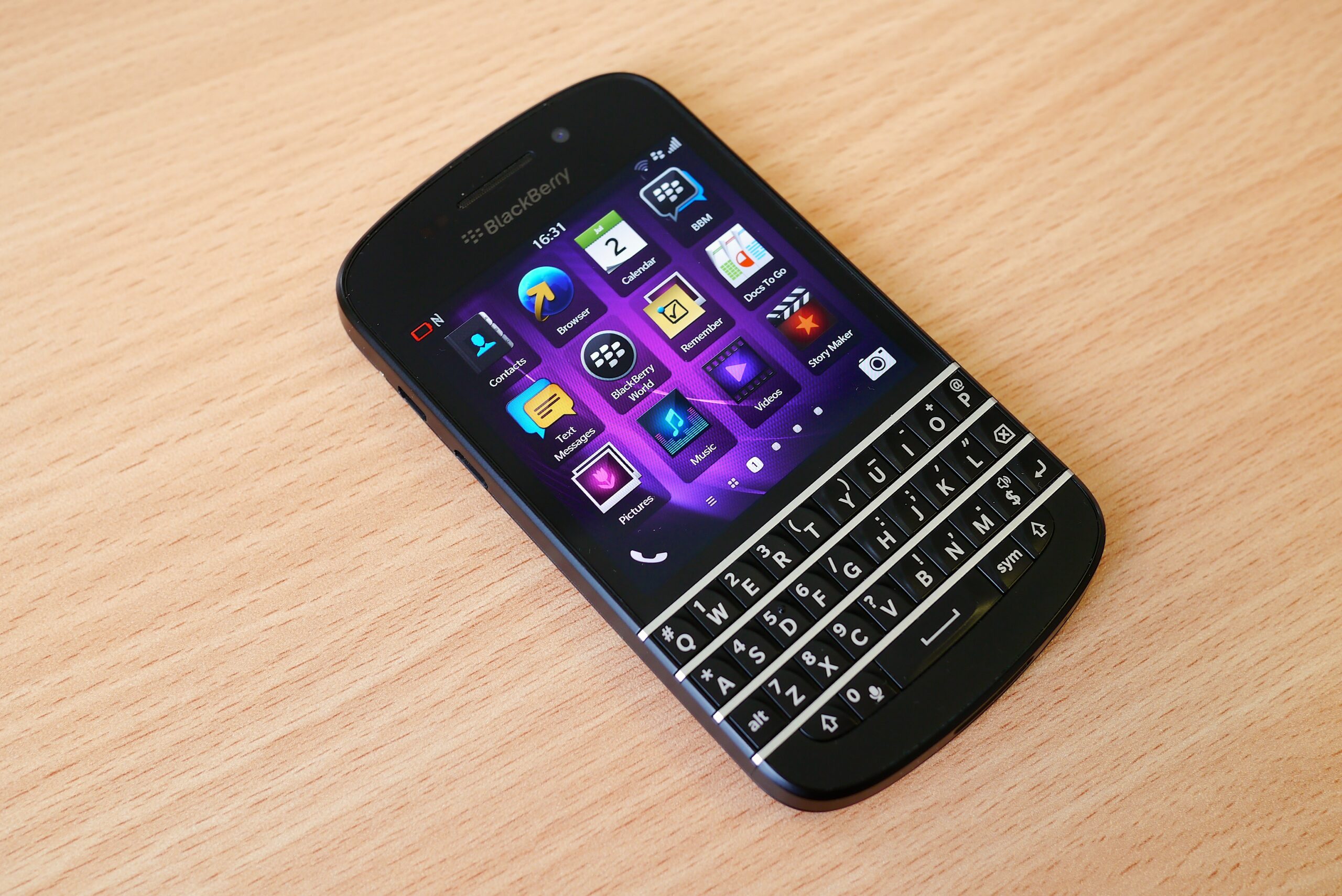 BlackBerry May Produce Antibacterial Cell Phones For Hospitals