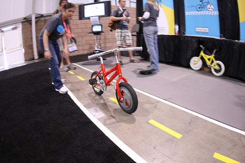 Video: Internal Gyroscope Is the Future of Training Wheels