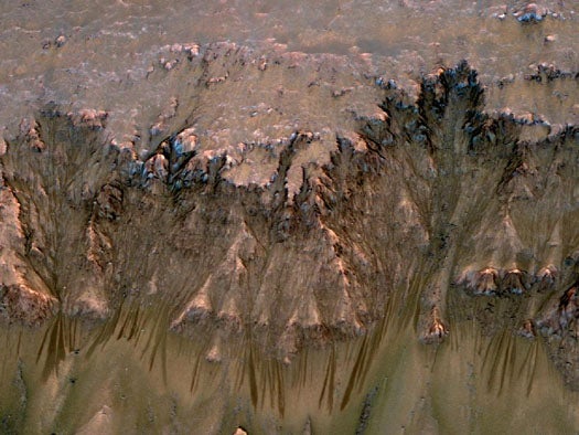 Markings Point to the Existence of Liquid Water on the Martian Surface Today