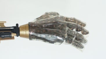 prosthetic hand wears artificial skin