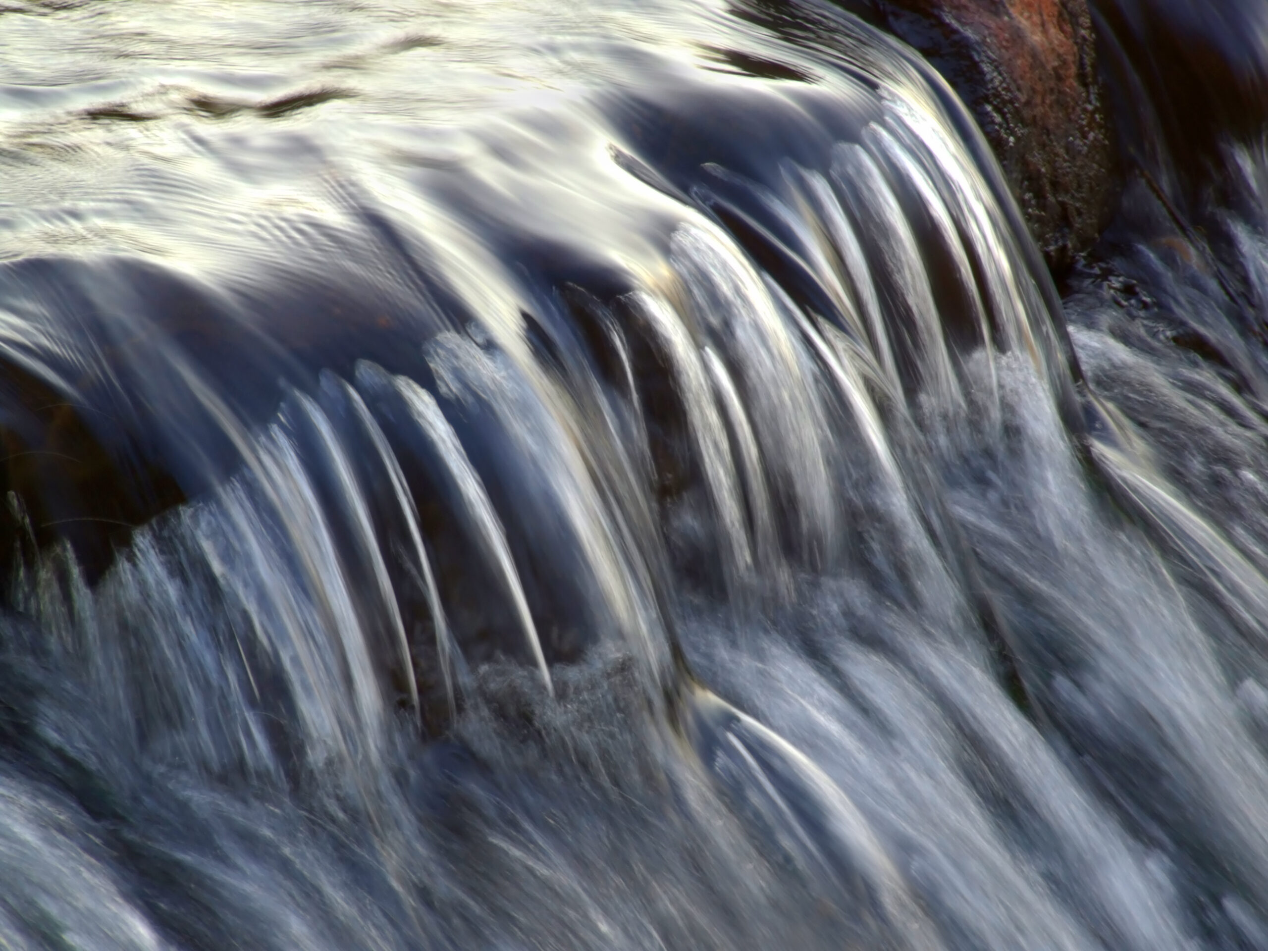 Работа текущей воды. Течение воды. Текущая вода. Естественные потоки воды. Река ручей Естественные потоки воды.
