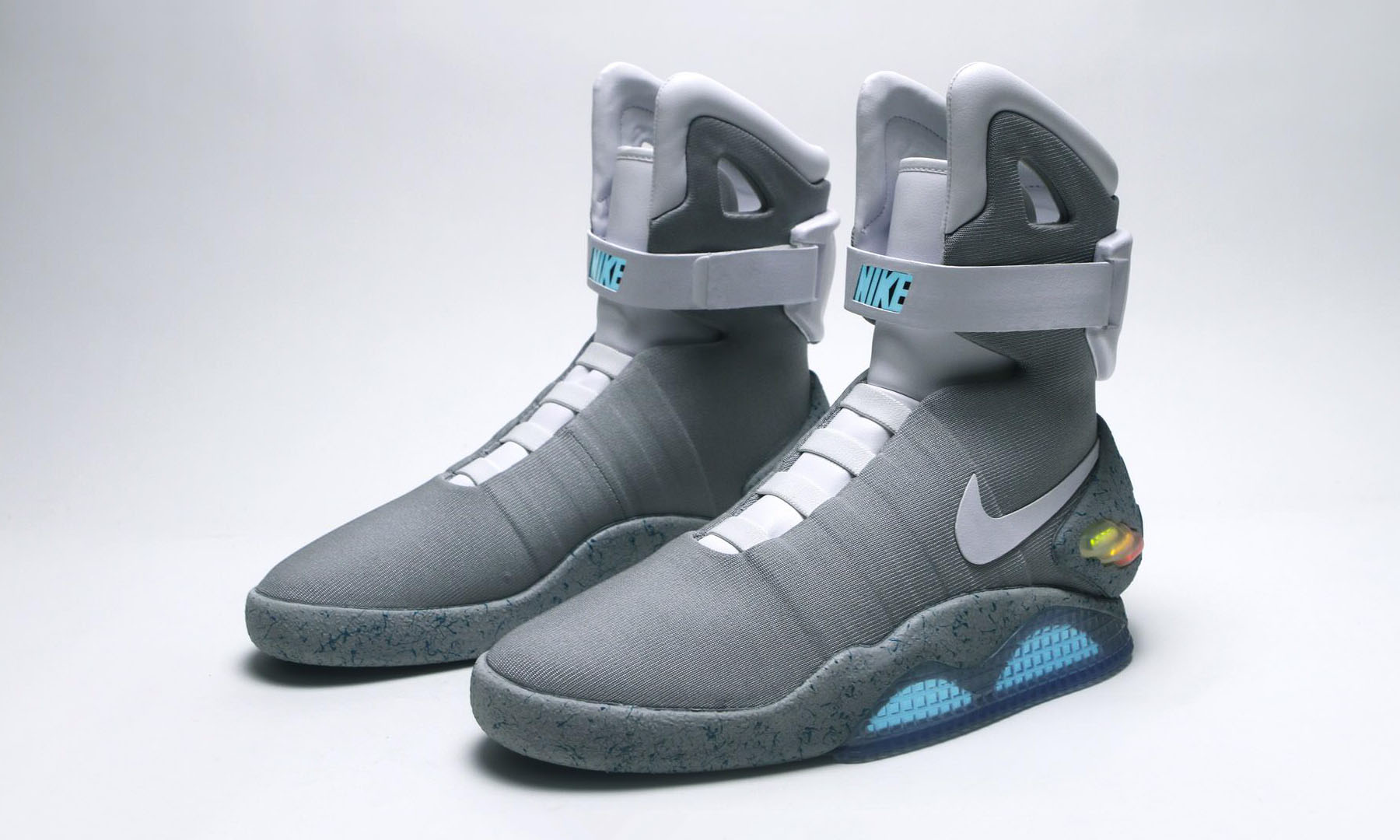milagro Perjudicial bombilla Nike's Self-Lacing Sneakers From 'Back To The Future II' Are Real