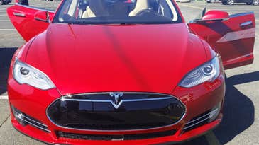 ‘Summon’ Feature Lets Tesla Vehicles Park Themselves With No Driver In The Seat