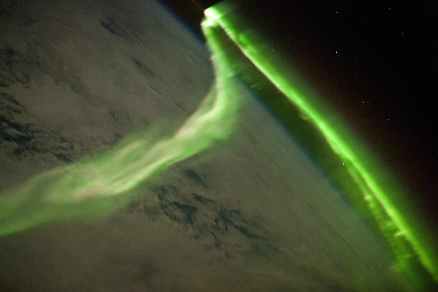 ISS Crew Captures Beautiful Image of Green Aurora Over the Indian Ocean
