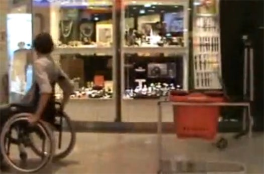 Video: Kinect-Hacked Shopping Cart Automatically Follows Wheelchair-Bound Shoppers Around