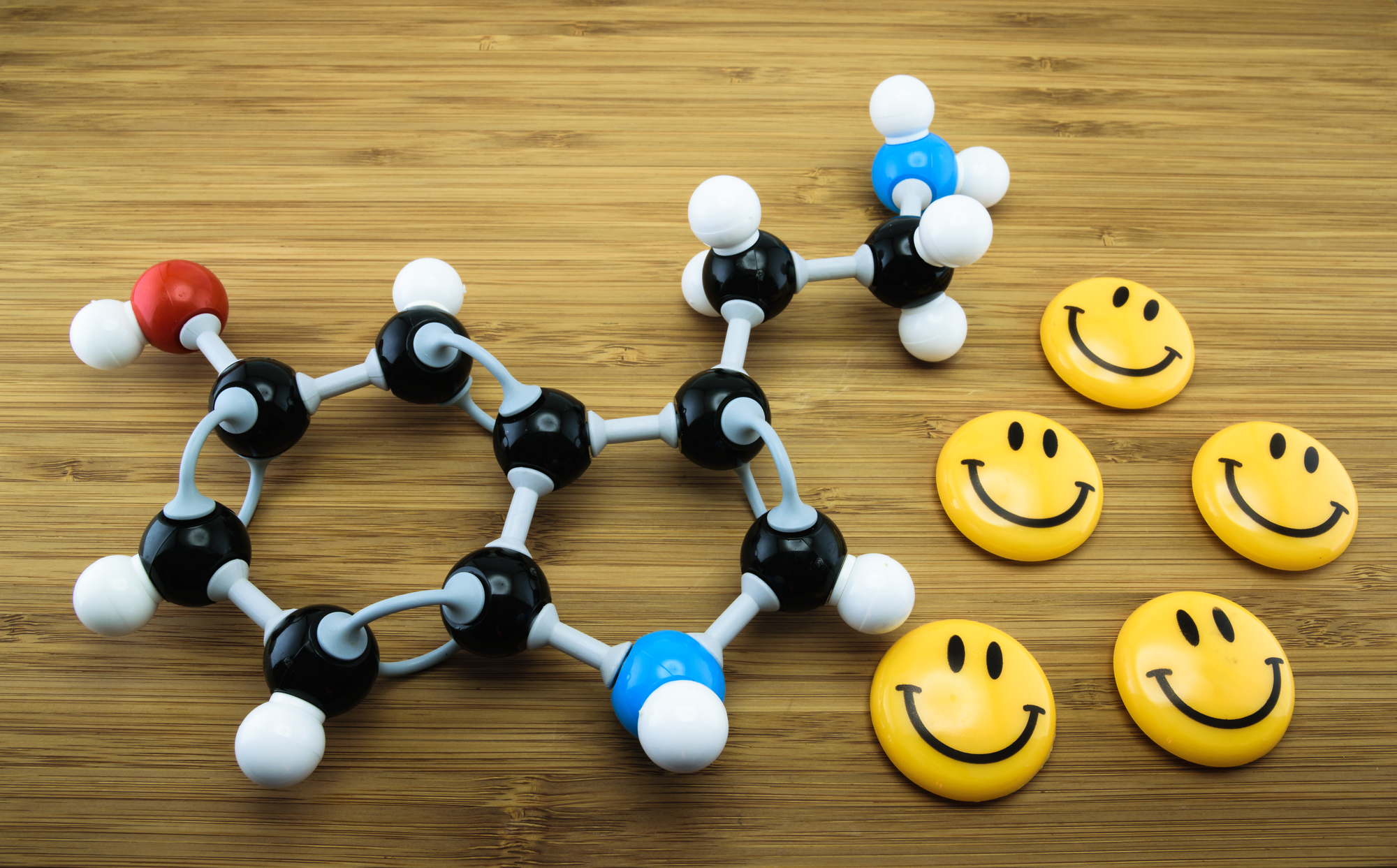 Почему эндорфин. Дофамин серотонин Эндорфин. Гормоны счастья. Молекула счастья. Веселые гормоны.