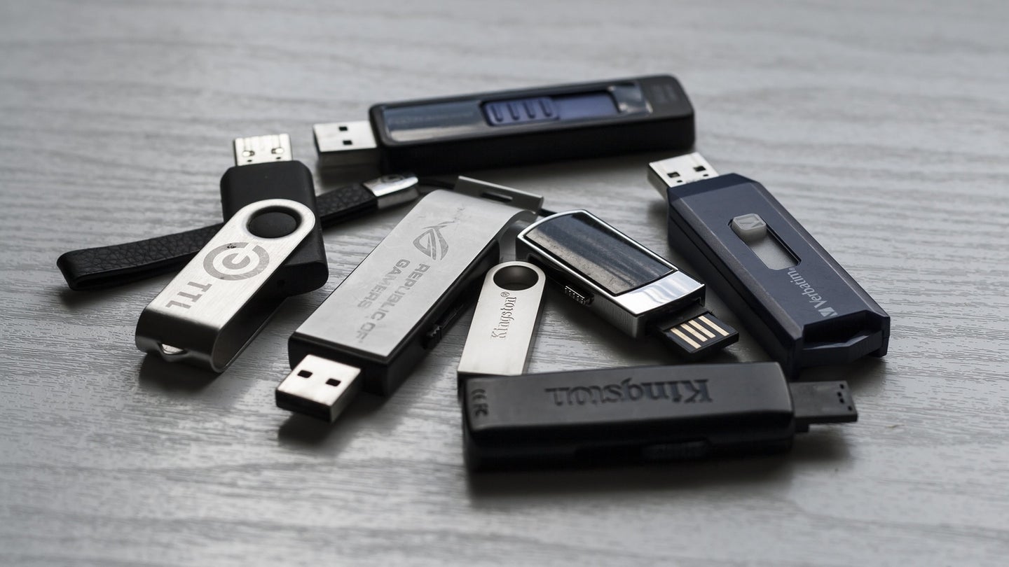 pædagog transaktion Stol How to safely find out what's on a mysterious USB device | Popular Science