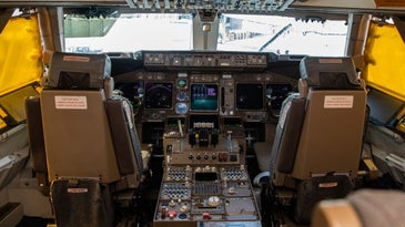 The flight deck of a British Airways 747-400