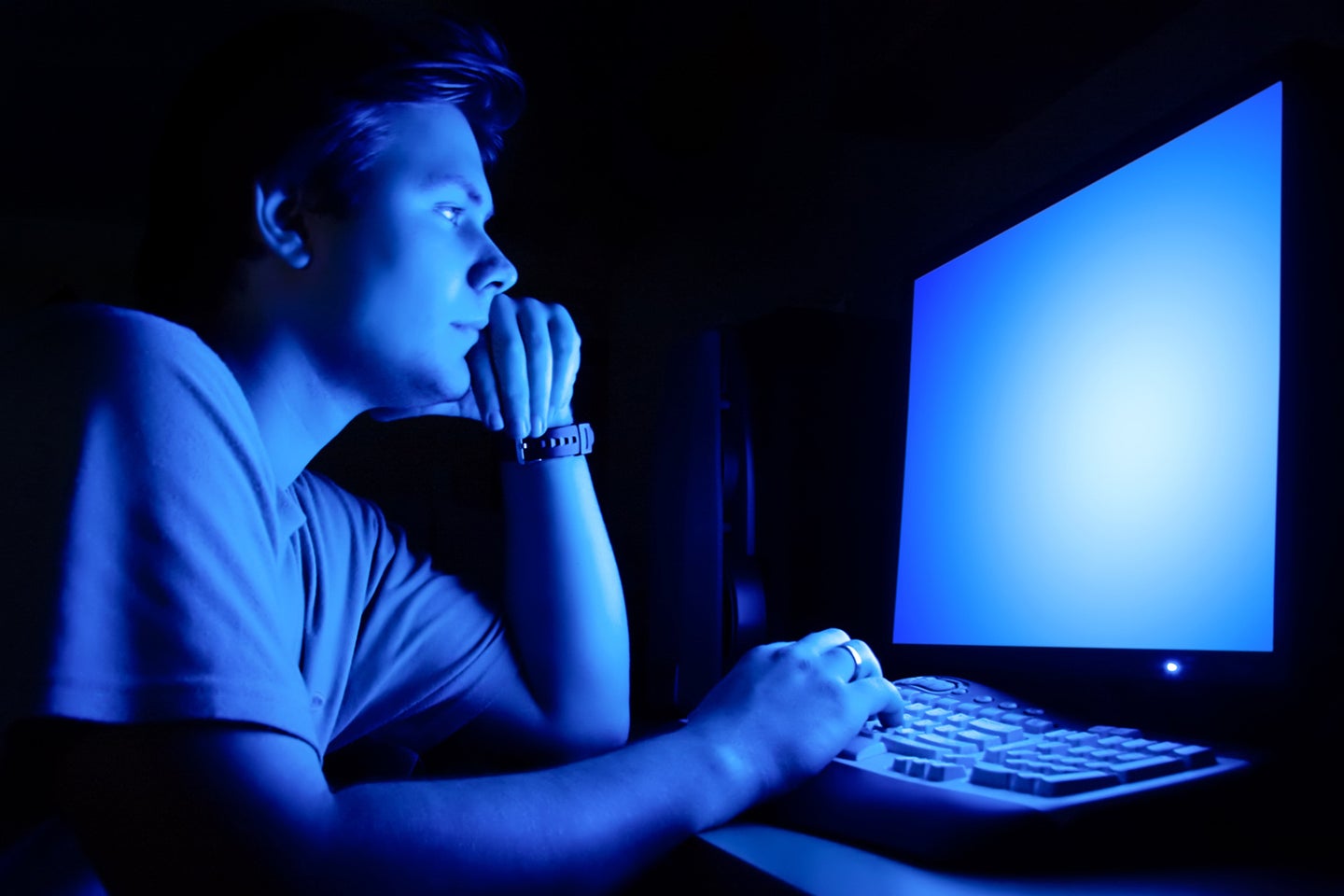 How to keep screen light from disrupting your sleep