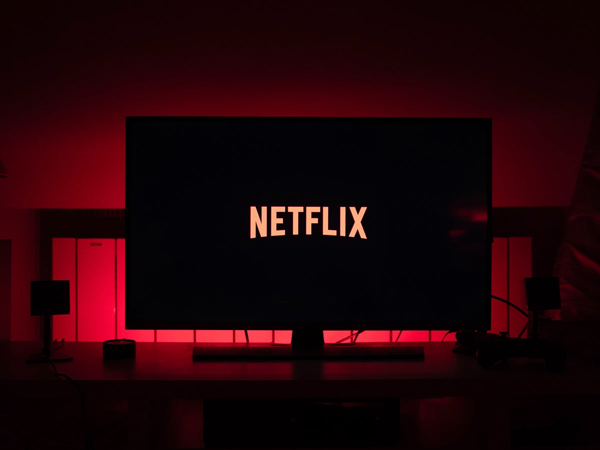 Netflix reveals details on how subscribers can download movies / series