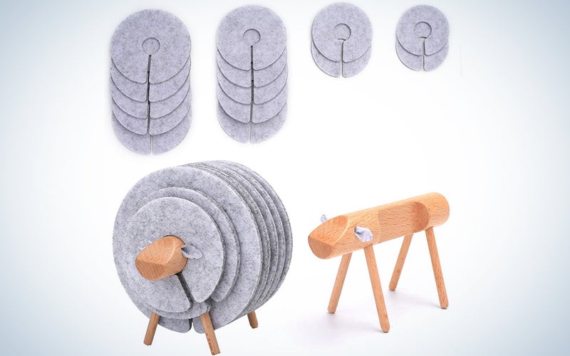Vantoo 14-Piece Felt Coasters and Wooden Sheep