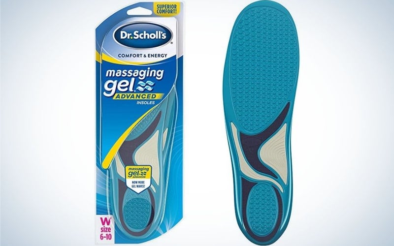A shoe sole focused by shingles and with a strong blue color and the same sole inside its respective box.