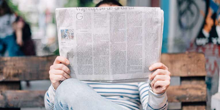 How to read the news without doomscrolling through social media
