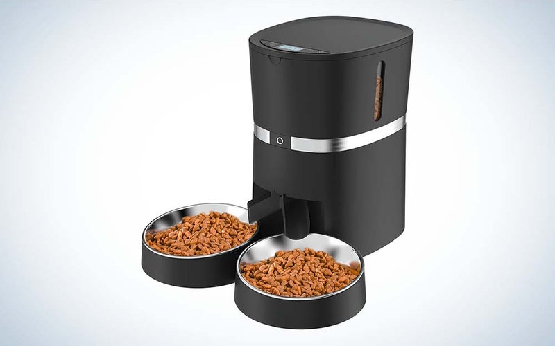 WellToBe makes one of the best automatic pet feeders for multiple pets.