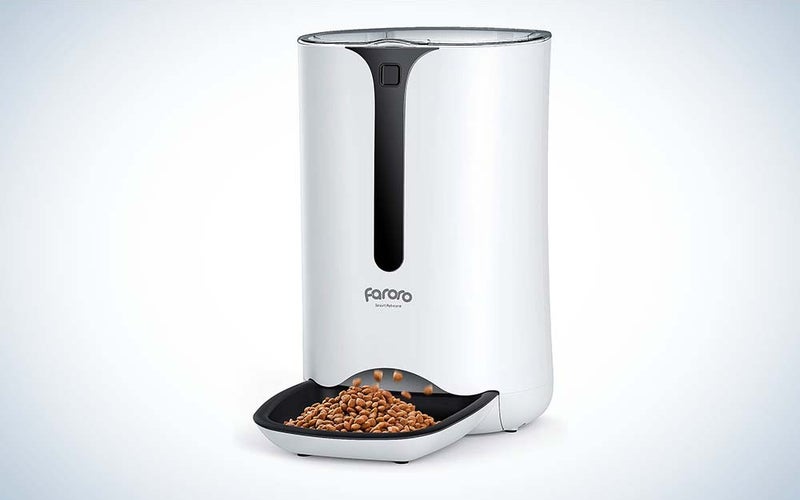 Faroro makes one of the best automatic pet feeders for design.