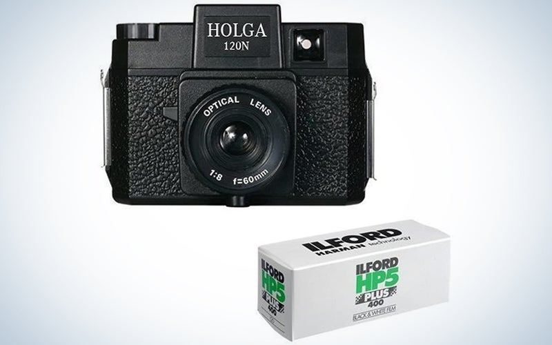Holga 120N Medium Format Film Camera (Black) with 120 Film Bundle