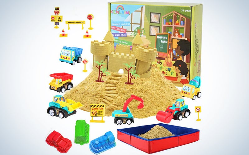 Kenlaimi Play Construction Sand Kit - Foldable Sandbox with 2lbs Sand, 6 Mini Construction Trucks 10 Road Signs,Modeling Tools