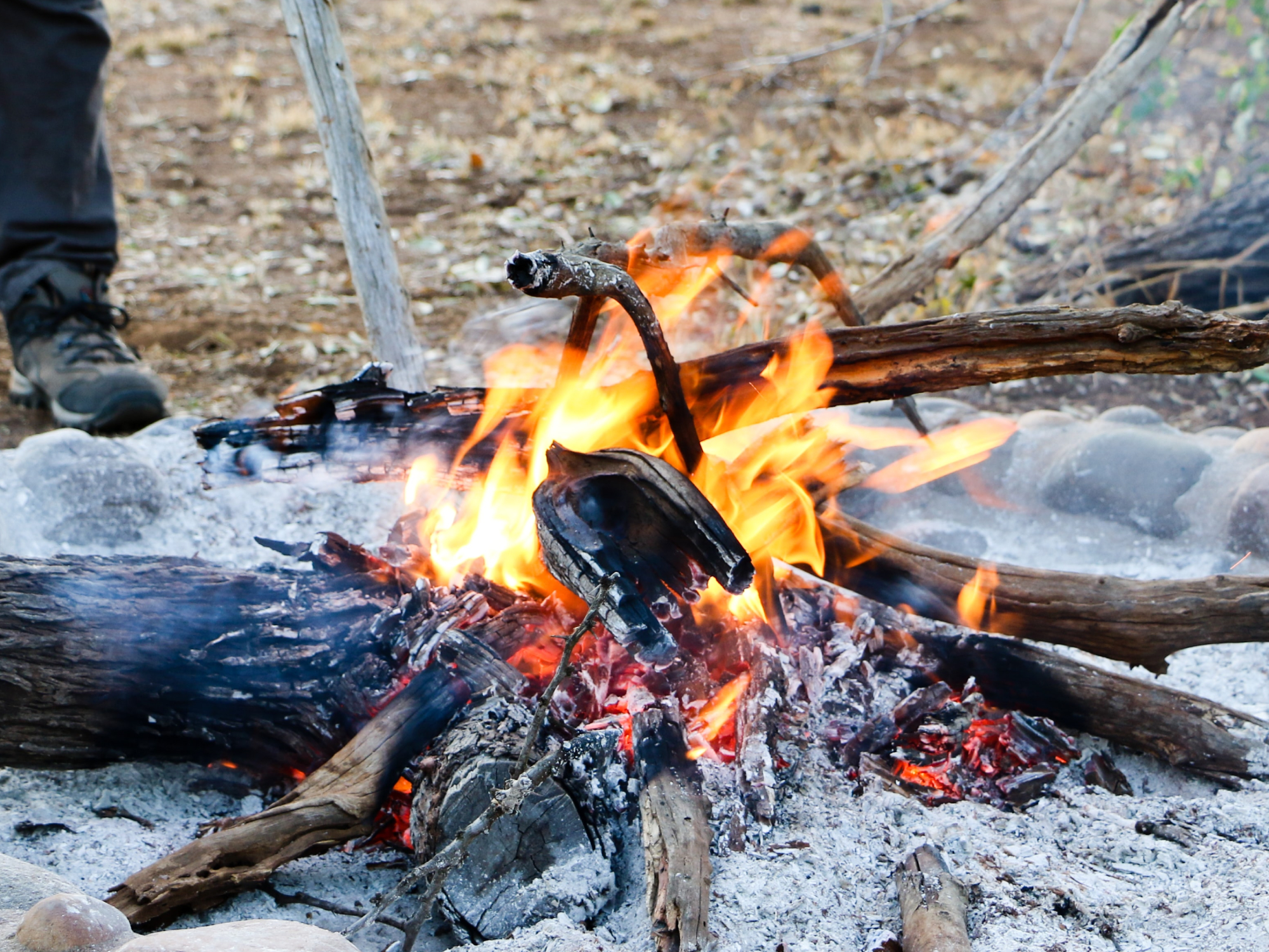 How to build and extinguish a campfire without sparking a catastrophe