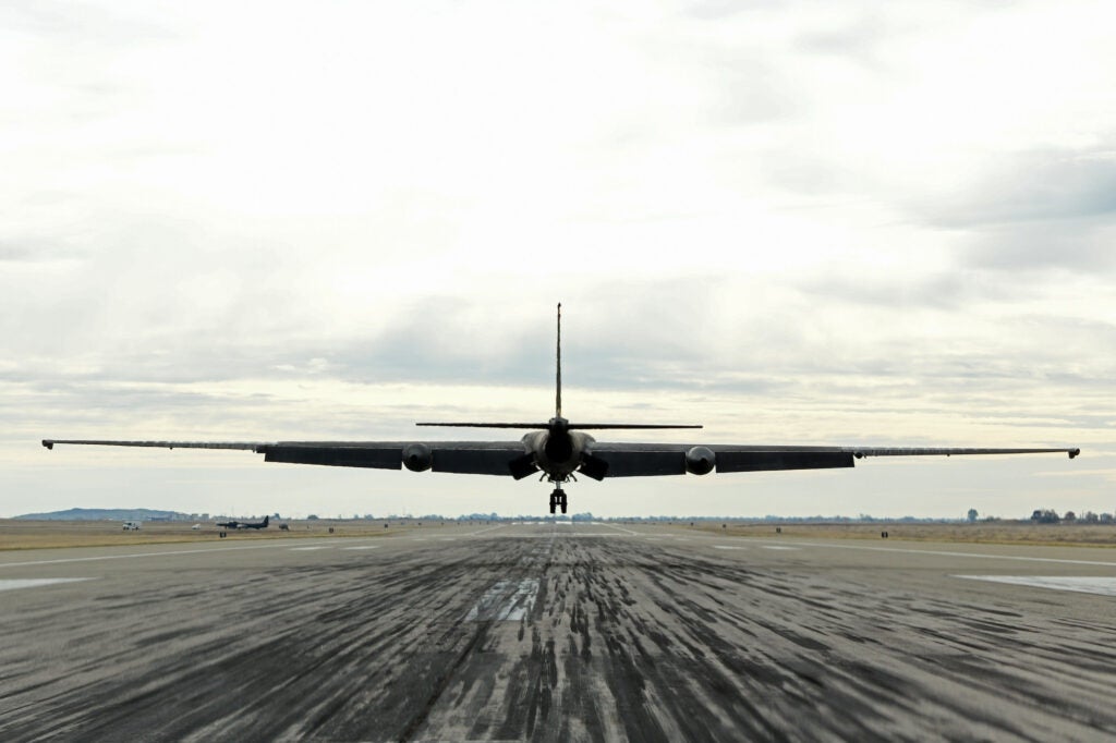 A U-2 spy plane lands.