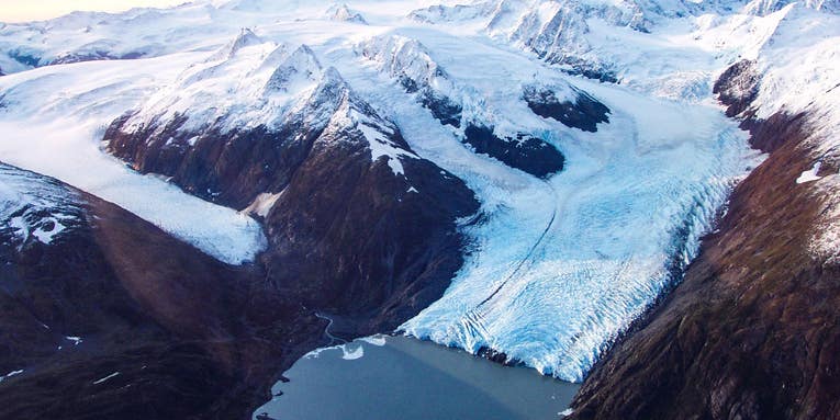 Glacier-dwelling bacteria thrive on chemical energy derived from rocks and water