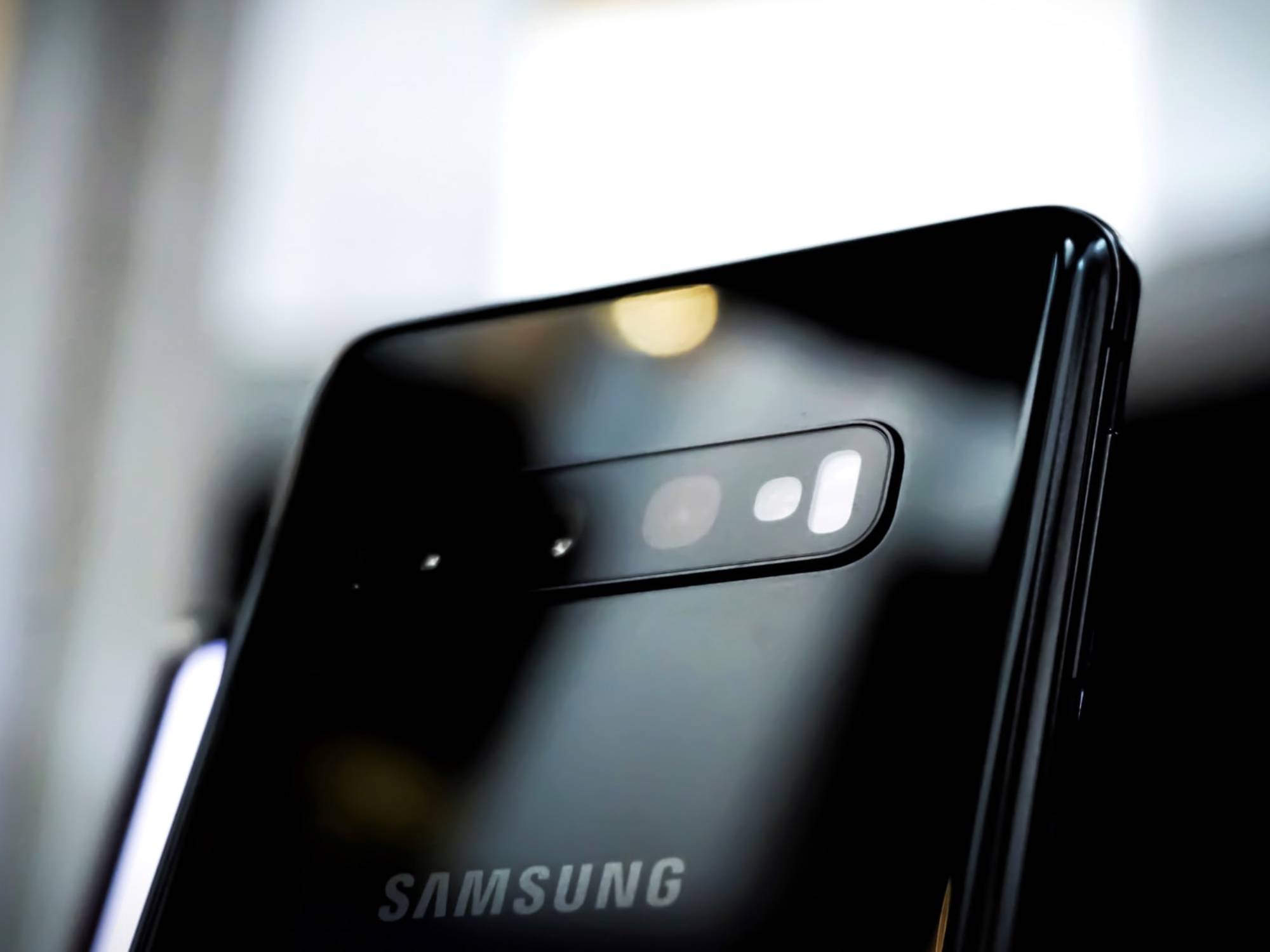 Dominate your phone with these Samsung Galaxy S10 and tricks