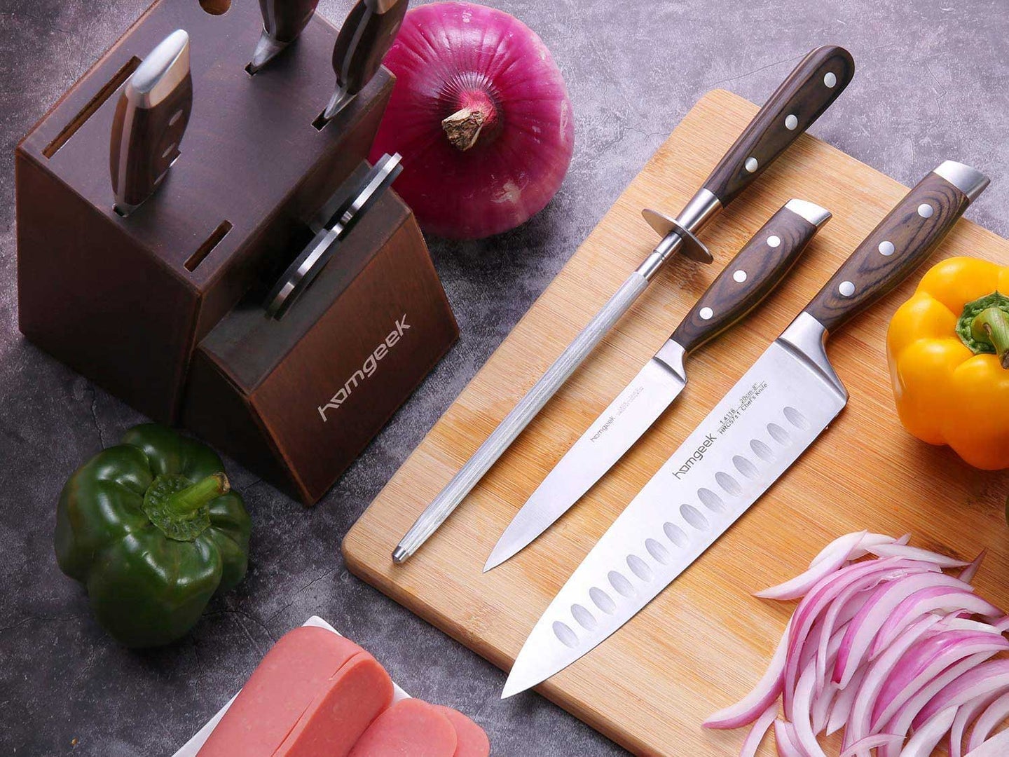 homgeek knife set with cutting board and veggies